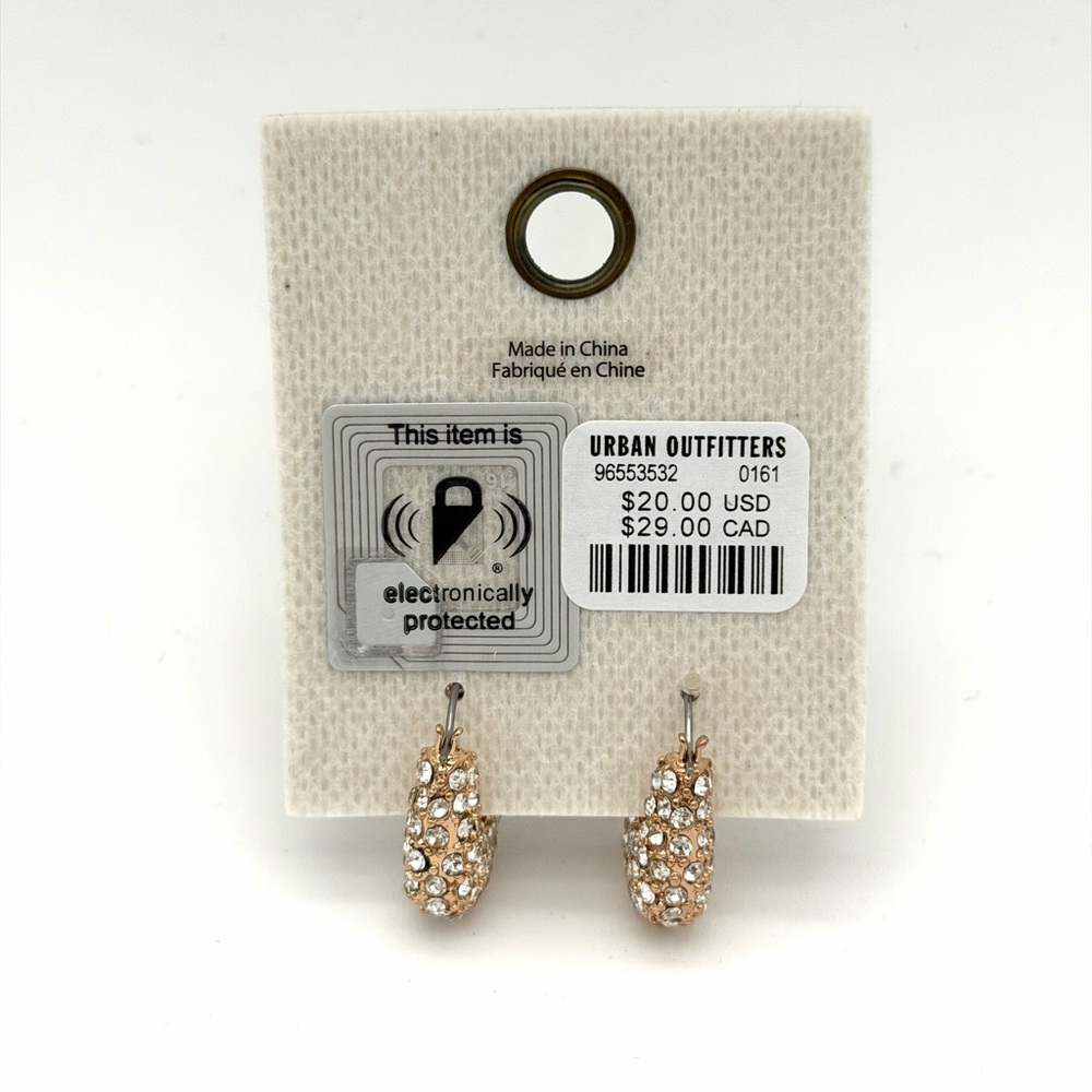 NWT New Women's Urban Outfitters Pave Chunky Hoop Gold Earrings - Picture 2 of 3